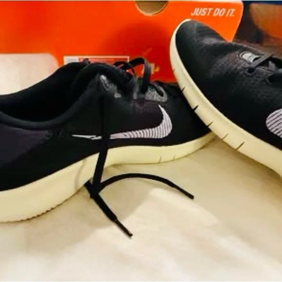 Nike Flex Purple and Black Men’s Size 12, NEW in box - Picture 5 of 11